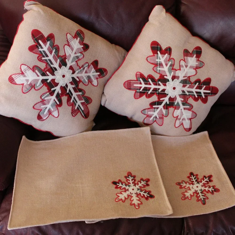 Two Burlap Plaid Snowflake Throw Pillows and 2 Place Mats